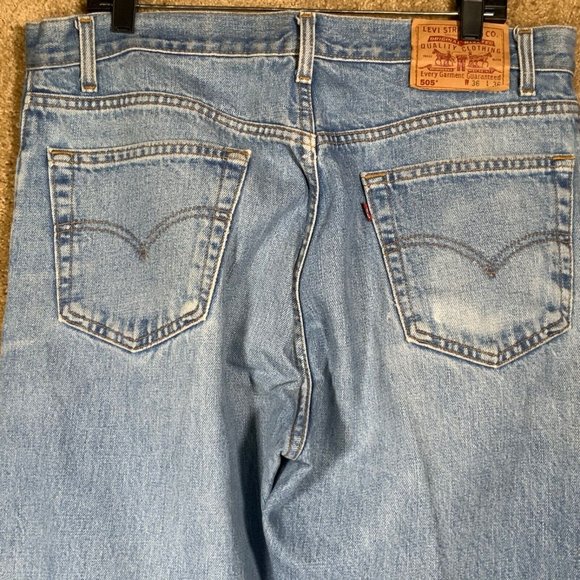 Vintage LEVI’S Mens Jeans Sz 36x36 Straight Leg 505 Red Tab Faded Blue Denim - Picture 6 of 12